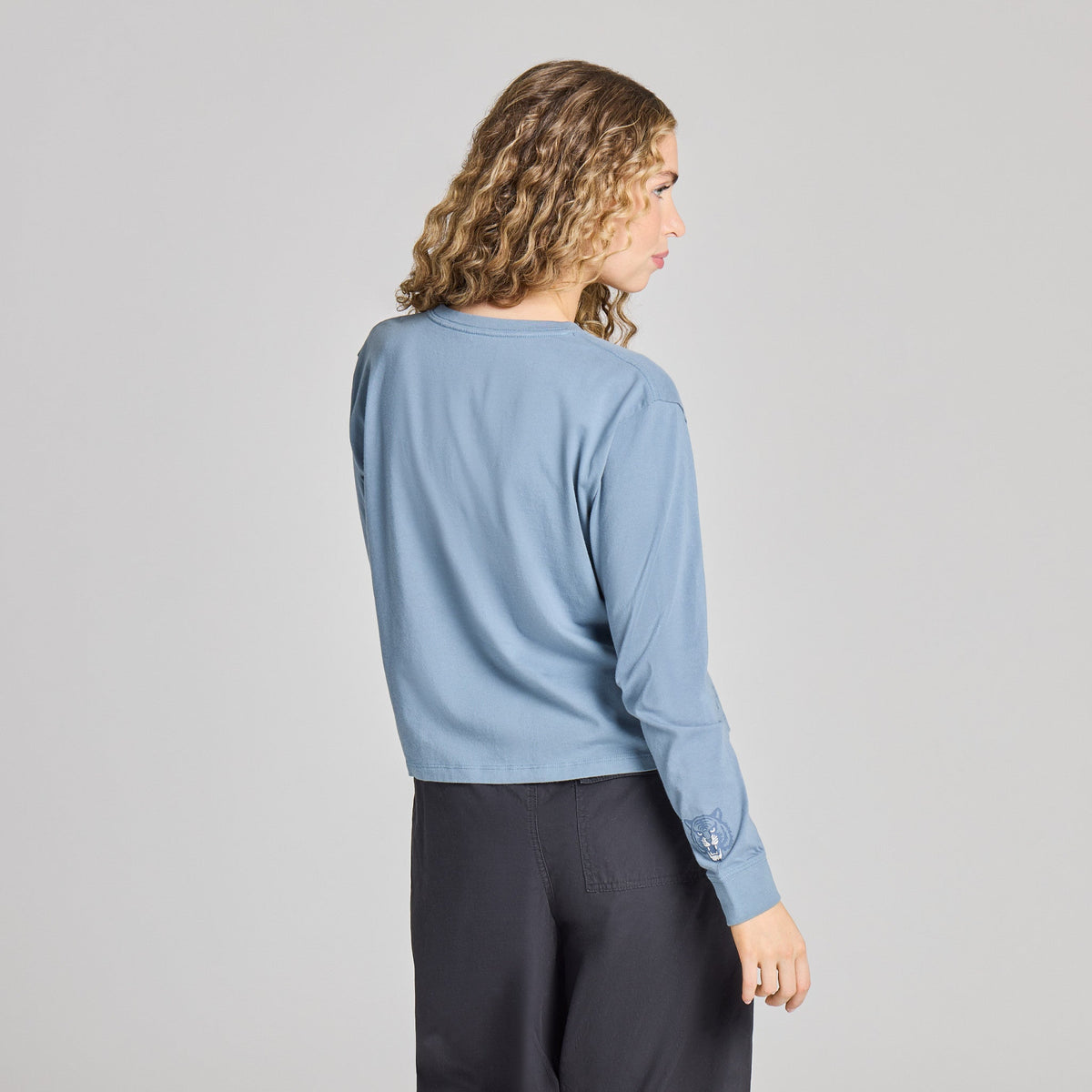 Women's Embroidered Wildcat Long Sleeve Crusher Boxy Tee product image 3