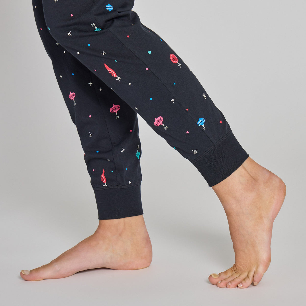 Women's Retro Ornament Pattern Snuggle Up Sleep Jogger